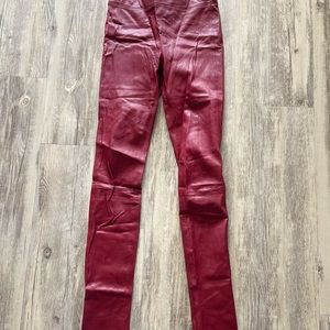 Helmut Lang 100% lamb leather pants with stretch. In color dark red.